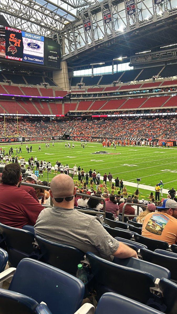 claytongeis_'s tweet photo. Somebody save me. #HtownShowdown https://t.co/NhvcuiJuJp