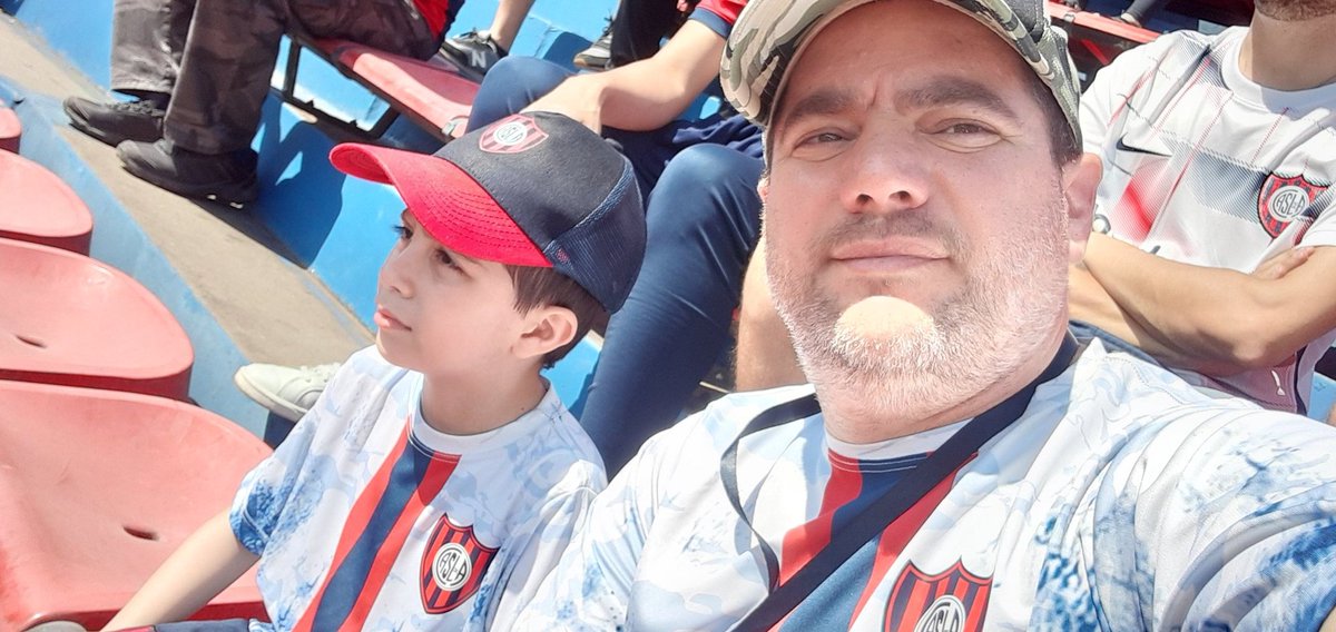 serjaloi's tweet photo. Debut con victoria de las mejores remeras del #Ciclon
Vamos @SanLorenzo 

#Cuervos #Sanlorezo #Iker #Muniain #Gasometro #SuperLiga #Futbol #VamosVasco #Victoria #VamosCiclon #TuFotoEnElBidegain https://t.co/ycUe02sWgm