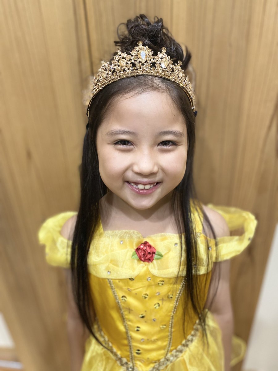 本日11時半～イオン新潟南見に来てね〜🕯🥀🕰🫖
るなはベル役するよ💖
 #佐藤瑠菜
 #イオン新潟南 #AEON新潟南 #亀田 #カルチャーセンター #美女と野獣 #ダンスイベント