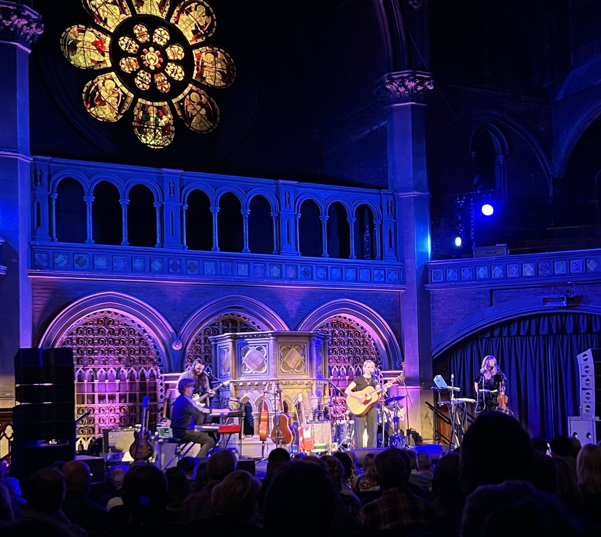 HowFP's tweet photo. @gemma_hayes what a beautiful concert at @UnionChapelUK . I’ve wanted to see you play forever and you didn’t disappoint. What a voice, and sound and band. Kudos to your fiddle player - learning everything in a day on backing vocals!! So awesome - thanks for playing  x https://t.co/57mGKL8apG