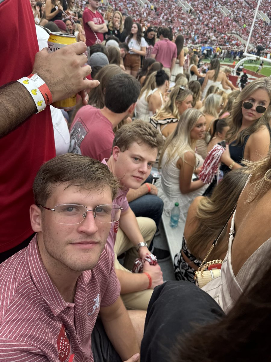 thomaswhatley01's tweet photo. We love the tide #RollTide https://t.co/xyWrD9YqwY