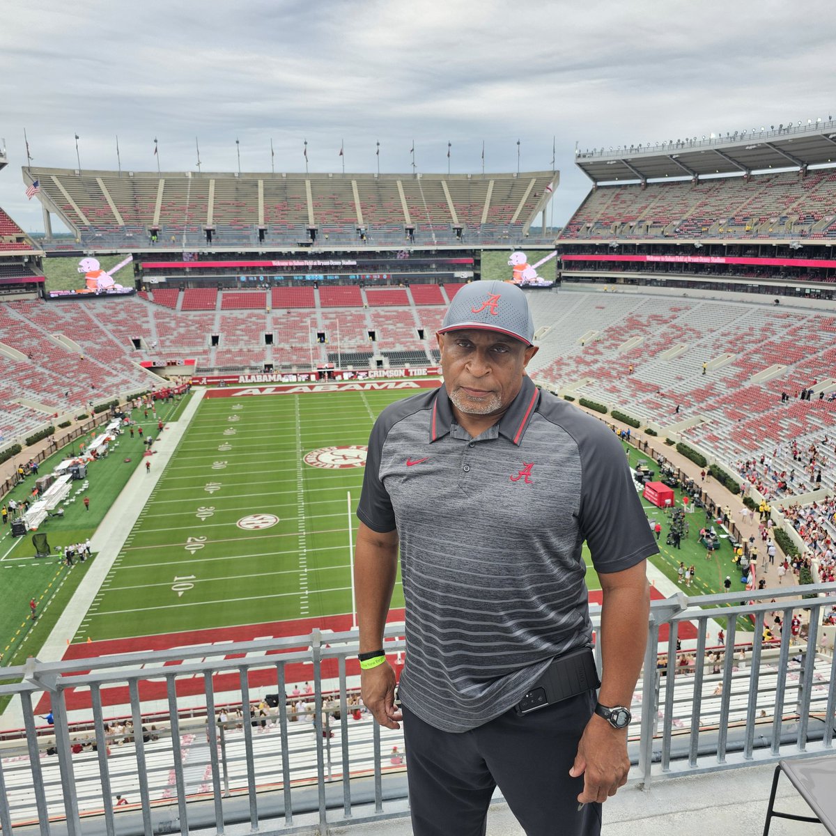 irisj2011's tweet photo. Early to the game.  #RollTide https://t.co/wHfHVQmGZM