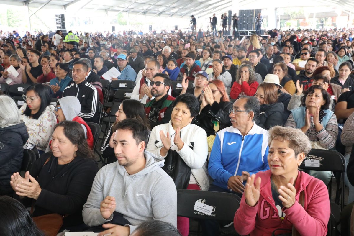Esta mañana acompañé al #JefeDeGobierno, <a href="/martibatres/">Martí Batres</a>, en la entrega de 3 mil 354 créditos para mejora de la habitabilidad de viviendas, junto con 500 escrituras para brindar certeza jurídica a nuestras y nuestros acreditados.