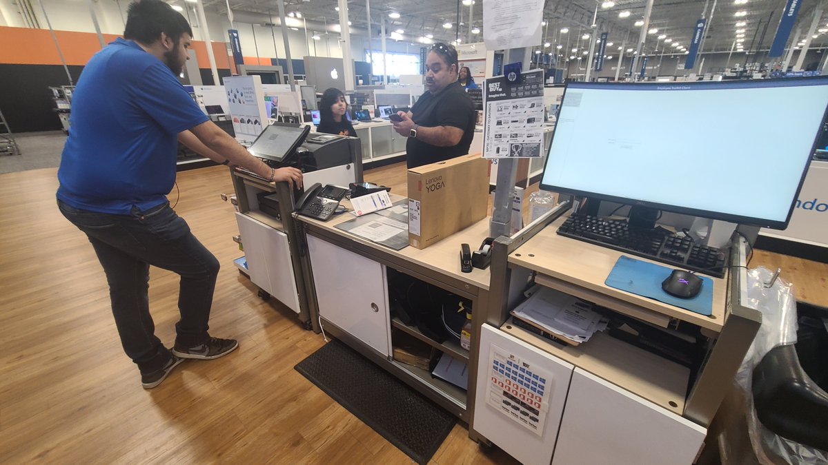 LenovoStLouis's tweet image. Selling the yoga 7i 14 sku 6571362 #wearepremium #premiumstars #wearelenovo