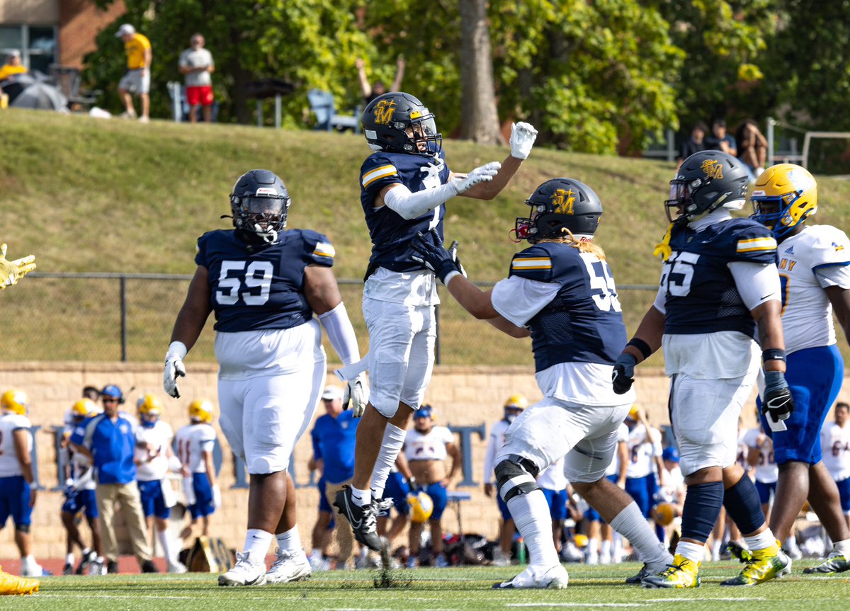 SPIRES WIN! 🐉💫🏈

Between the 450 yards on the offense and the 6 turnovers on the defense, the Spires seal their first victory of the season winning 35-22 over Bethany.

Michael Gazzana -  99 receiving yards, 3 TD’s
RJ Webster - 213 rushing yards

#RollSpires #FirstCityU
