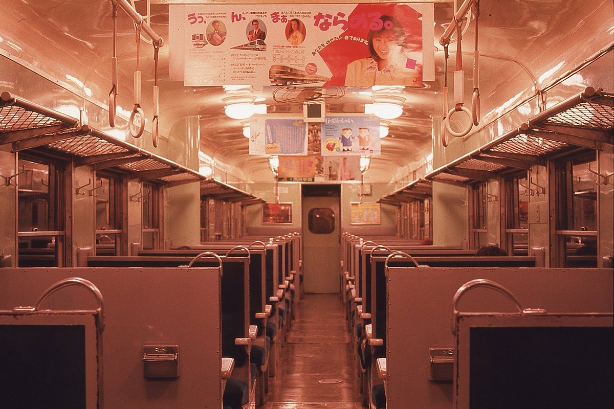 cB5rkK6NHSh0CqA's tweet photo. 南延岡運転区末期 わずか10両配置
① #キハ20 335
②キハ20 501 500番台トップは敦賀→高崎→南延岡 敦賀時代の手羽先型タブレットキャッチャー台座が残る
③ #キハ52 53 1両だけ２エンジン車が配置
④キハ52 53 車内照明は白熱灯　夜は薄暗く時刻表が読めなかった
#持っている気動車の画像を貼るべし https://t.co/QIcxOSY5J1