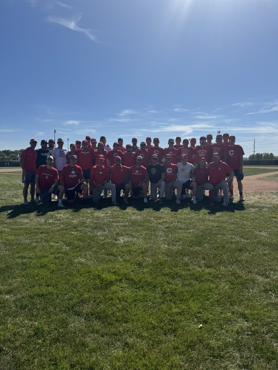 Family Day and Alumni Game was a success! Dutch Baseball is grateful for the unwavering support of the families and alumni involved with our program!