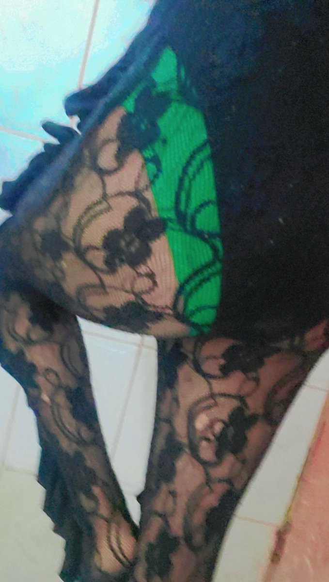 ممكن فحل عراب مزبب وكبير بالعمر 
يدخل الان بالخاص ينيكني ويخنثني ويعربني  انا ممحون المحنة اليوم قوي وطيزي ناااااار تحك  بعد التخزينة
ويعبيها حليب من زبة ويبرد محنتي والحكة ويمتعنا بعراب زبه نفسي بزب كبير يحبلني