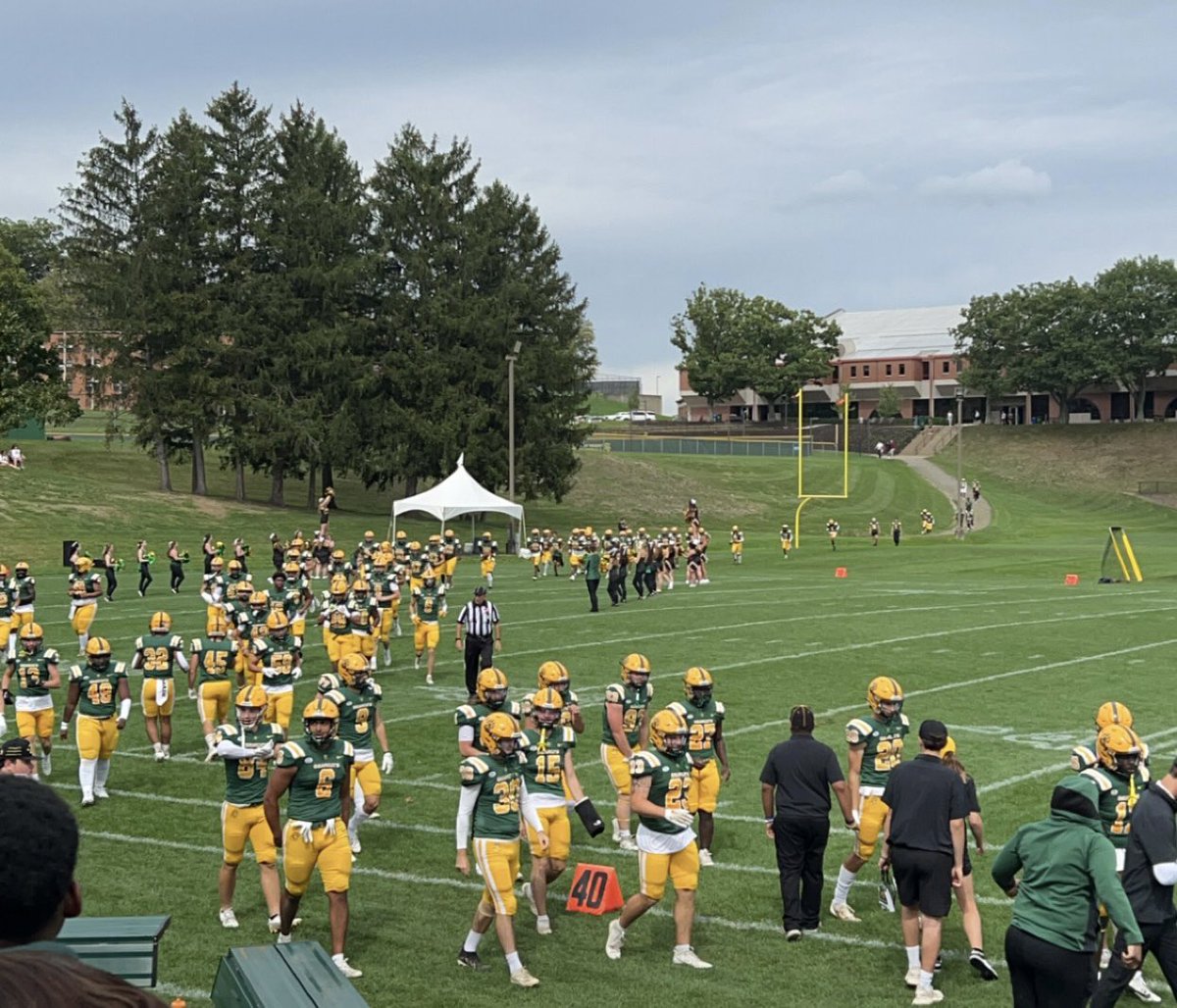 wwilhoit08's tweet image. Thanks @SVC_Football for the game day visit and campus tour. What a great experience and incredible environment both academically and on the football field. @CoachSmetanka
@CoachJohnstonOL @CoachJB1968 @TerronColson @coachkenne @AlWaters15 @_THE_FIELDHOUSE