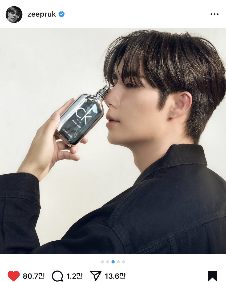 onlyzee4everr's tweet image. Go 900K

I like it and have always been the FC of Calvin Klein perfume. I am honored and very happy to be chosen as the first CK Fragrance Endorser in Thailand! 🖤

💐✨🥳

#ZeePruk
#CKone #CKOneEssencexZeePruk #ZeePruk #BeautyGalerie #CentralDepartmentStore #น้ำหอม