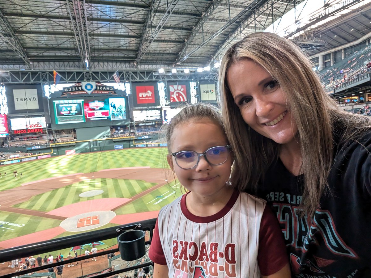 Meagan222's tweet photo. #whatafan let's go #Dbacks https://t.co/7l1Sbl2SeG