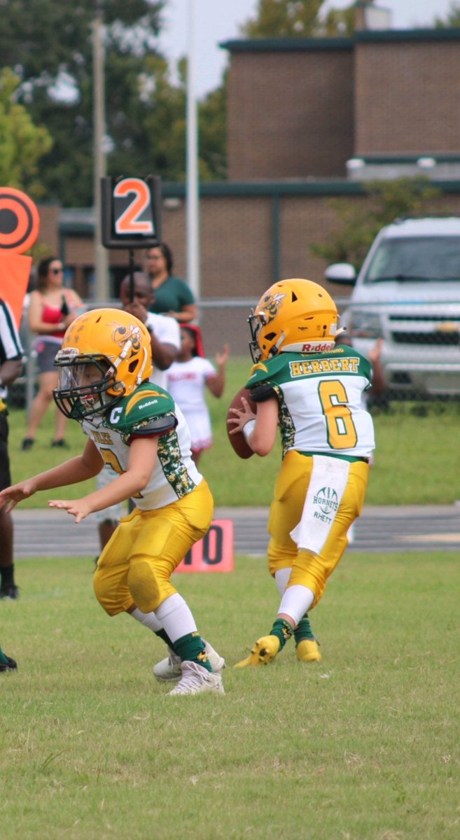 Yulee 8u remains undefeated at 5-0. My little man went 4-4 for 65 yds 1 TD. He also rushed for 40yds and a TD. Keep grinding buddy!