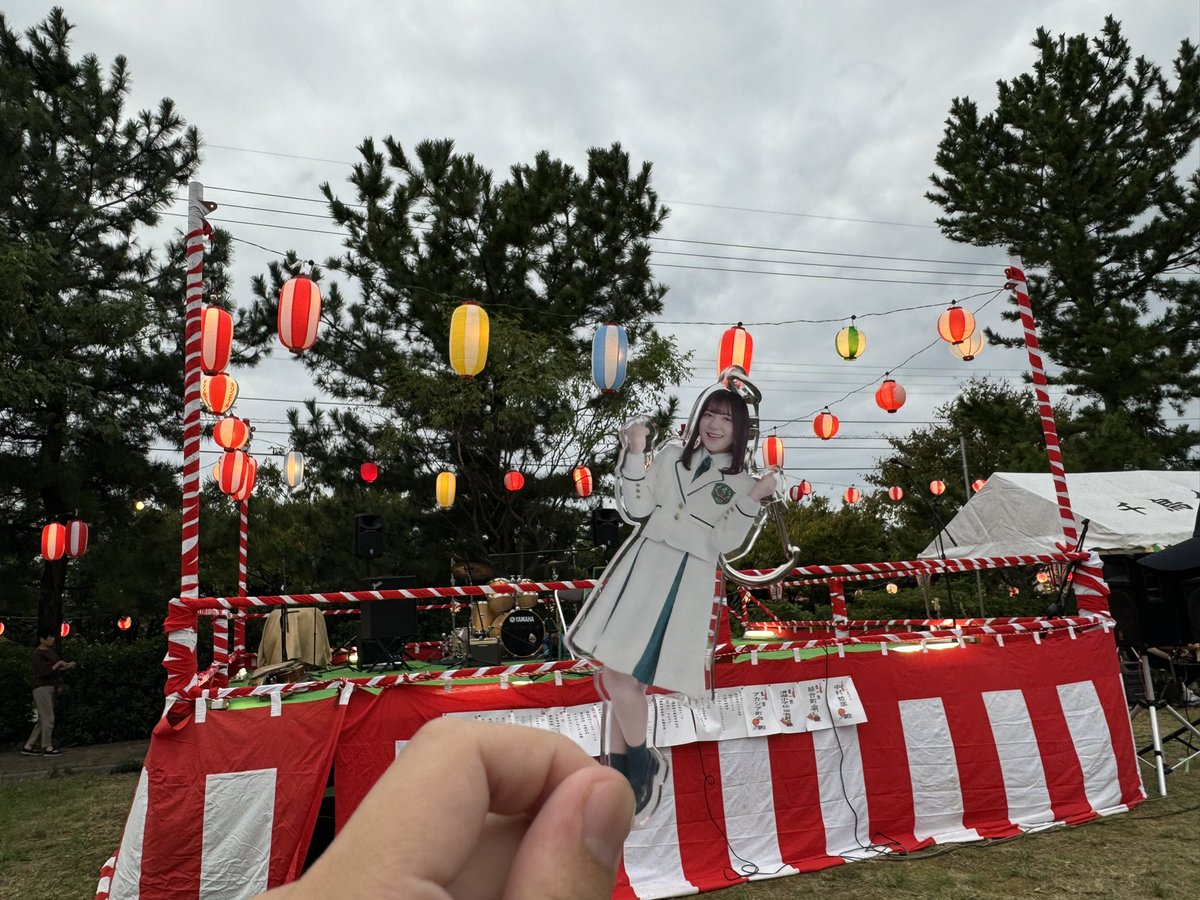 soatairasutobu's tweet photo. 夏の終わり/君の歌声
だんだんと空が暗くなっていって、最後は輝くステージで透明な歌声が響くっていうエモいステージでした。
やっぱ、アップルパイしかかたん。
#piecle
#有松来未
#ほくりくアイドル部 https://t.co/FTce4Y7STe