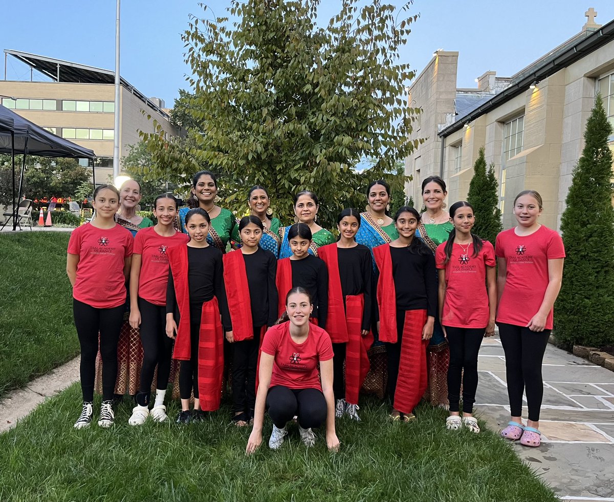 taaldc's tweet photo. Art All Night! We are ready to go! @TheDCArts @TenleytownMS @Tenleytown411 @ArtAllNightDC @nabeehakazi @shuchibuch https://t.co/L0tmx2s1ek