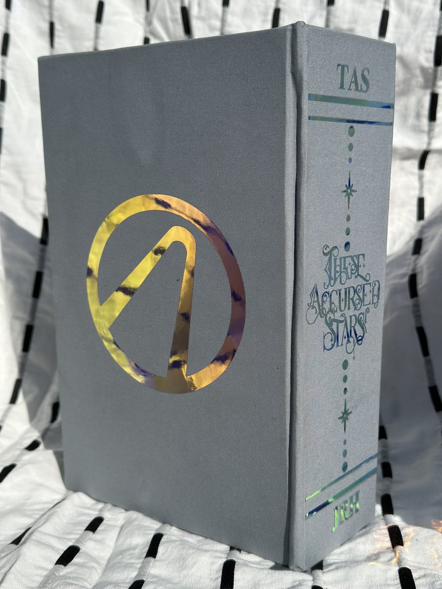SolteMuse's tweet photo. So I’ve wanted to get into bookbinding for a long time and finally tried it out on @SSRhack ‘s fic These Accursed Stars.

I absolutely love how it turned out and will definitely be doing some of my favs to add to my bookshelf. https://t.co/erfkfzta6q