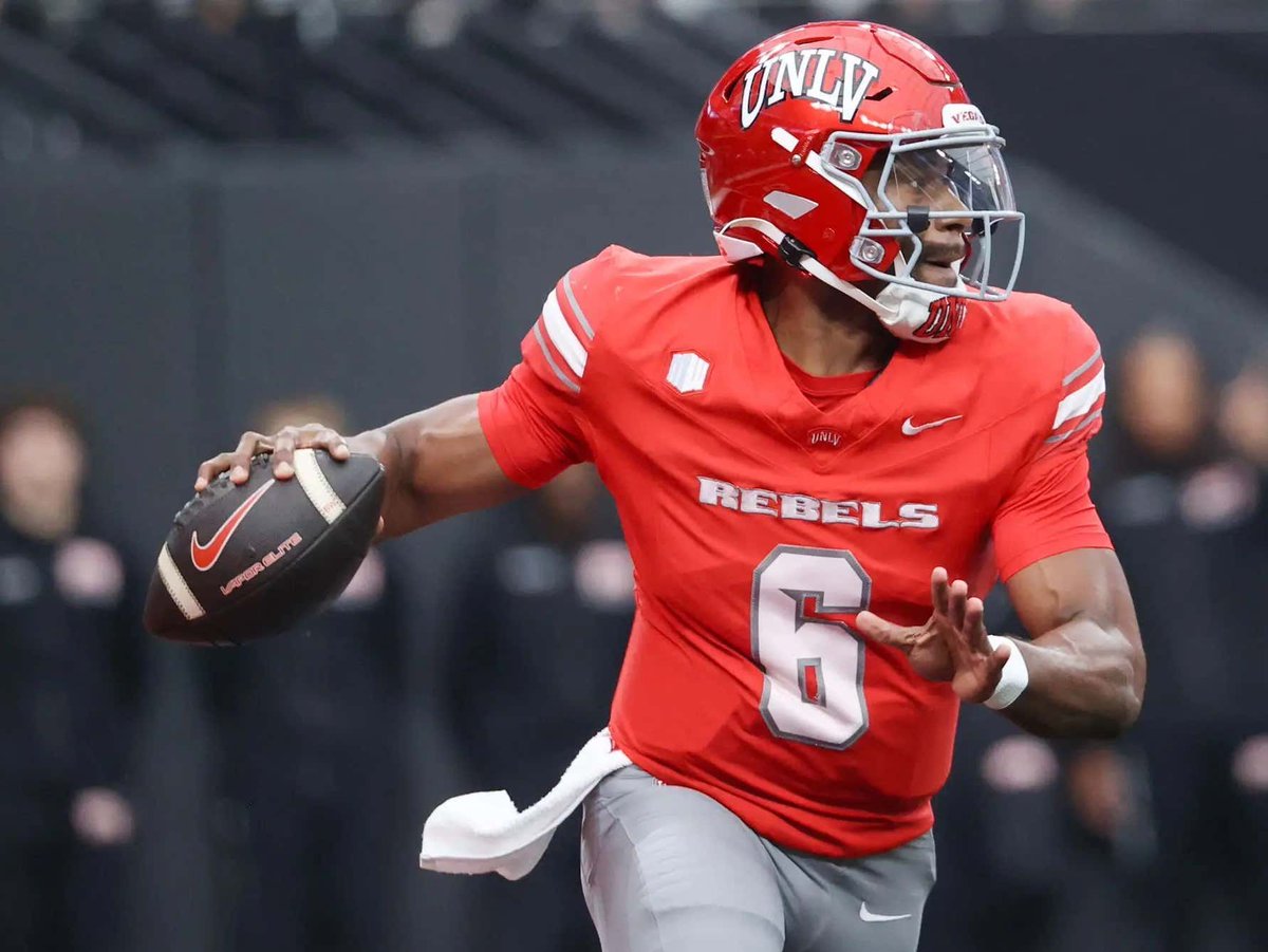 barstoolsports's tweet photo. It Turns Out Matthew Sluka's Backup Is WAY Better Than Him and UNLV May Be in a Better Spot With Sluka Gone https://t.co/xa6kjOt7ym https://t.co/riPvYY648p