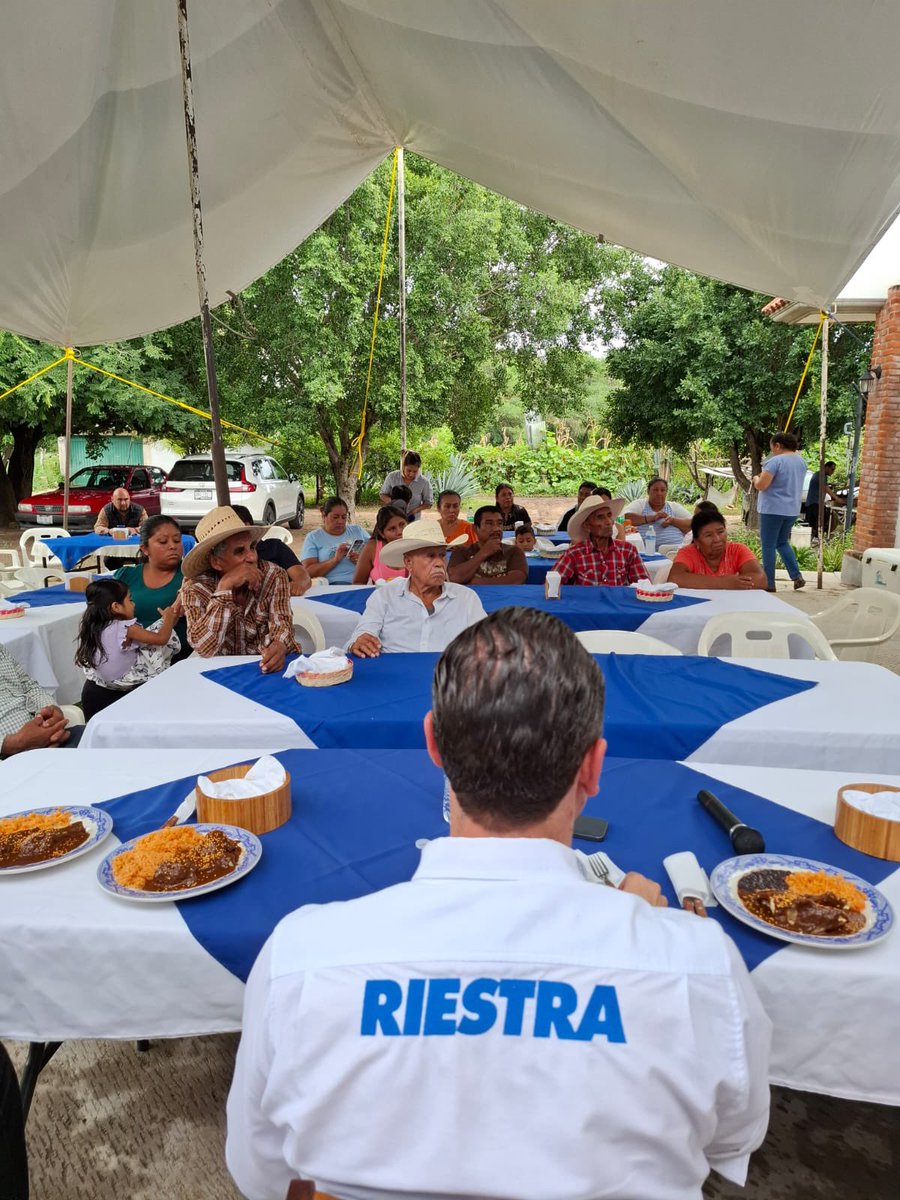 marioriestra's tweet photo. Visitando a mis amigos panistas de Chiautla de Tapia para acompañarlos en la conmemoración del 30 aniversario de la fundación del partido en el municipio. https://t.co/Wsq7ACnVbW