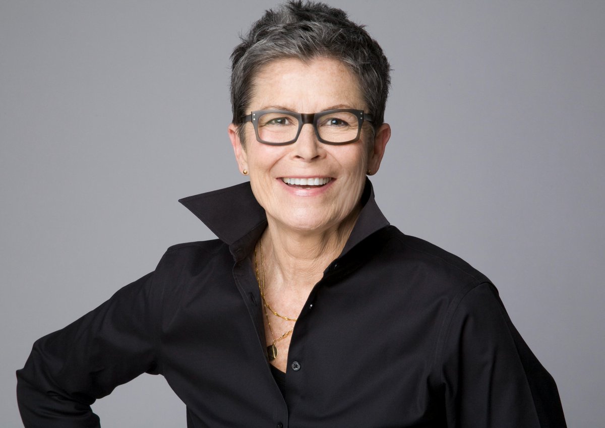 The return of comedy legend @KateClinton, headlines Town Hall <a href="/TownofPT/">Town of Provincetown</a> Oct 19 🏳️‍🌈 

Kate's 1st INTV in 7 years ⤵️
fugues.com/2024/09/24/the… 

Via <a href="/Fuguesmagazine/">Magazine Fugues</a> 

📷 David Rodgers

#KateClinton #Provincetown #PTown #WomensWeek @PtownIndie #CapeCod