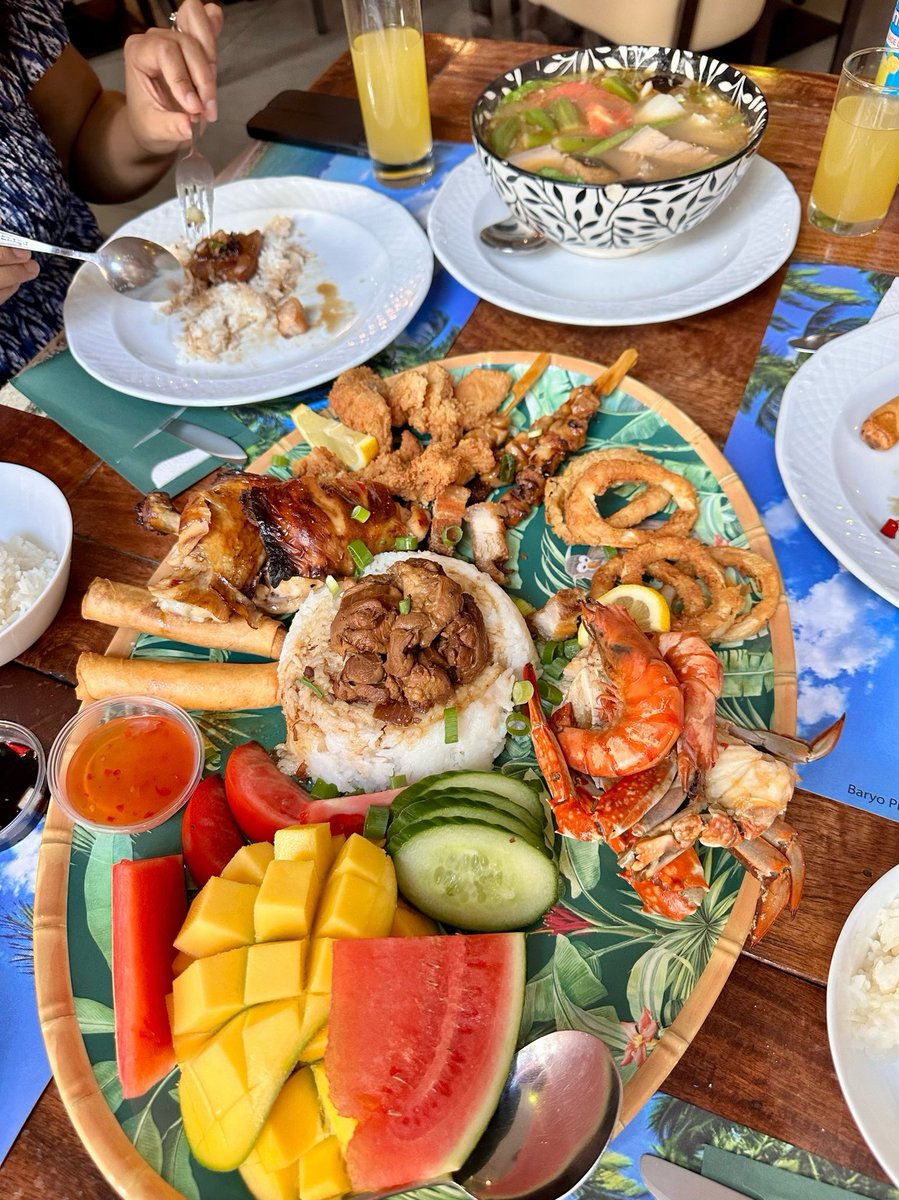 chixyanz's tweet photo. #food #saturday #weekendbelike #gastronomy 🍲🥟🍛🍖🥗 https://t.co/Un9ILxtvD1