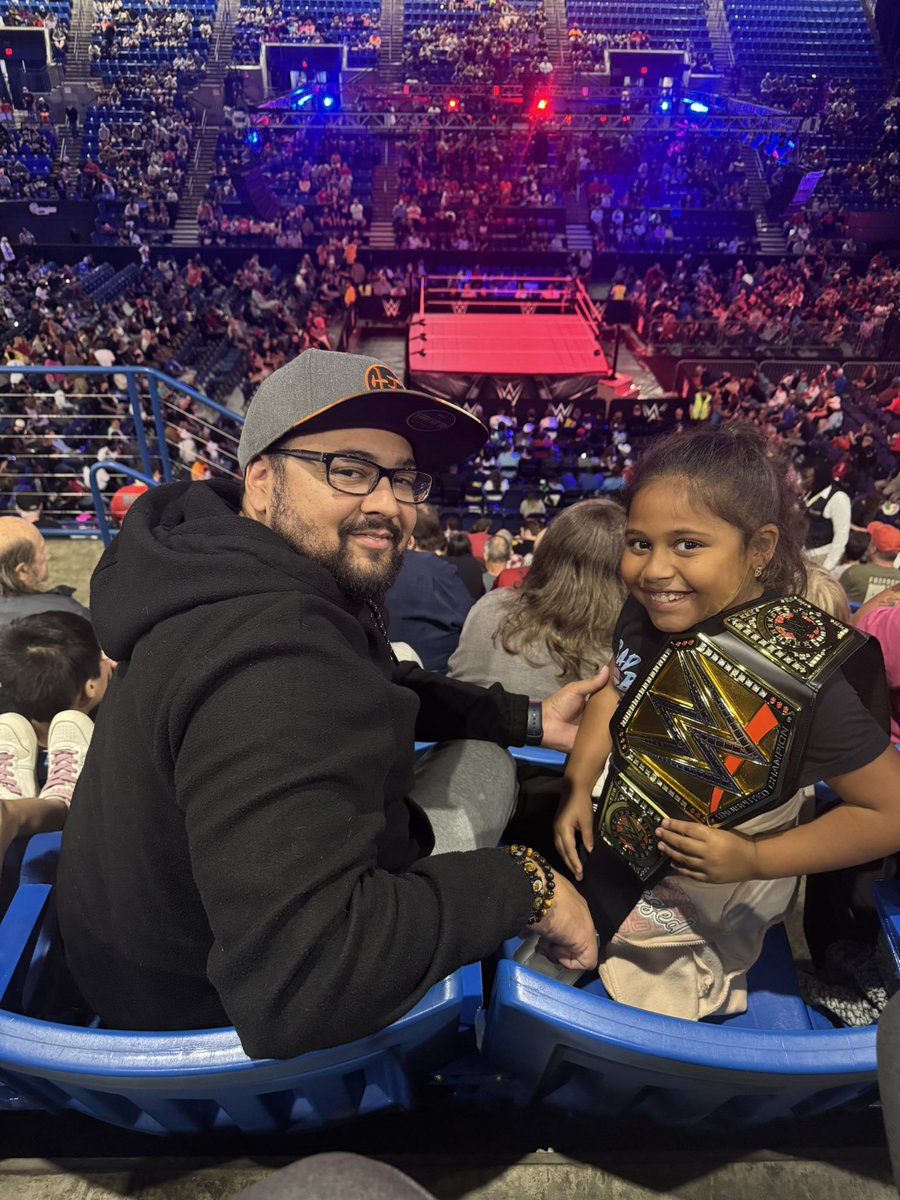 israelsoto's tweet photo. @WWE #wwecolumbus #YEET https://t.co/HtNpDBydBv