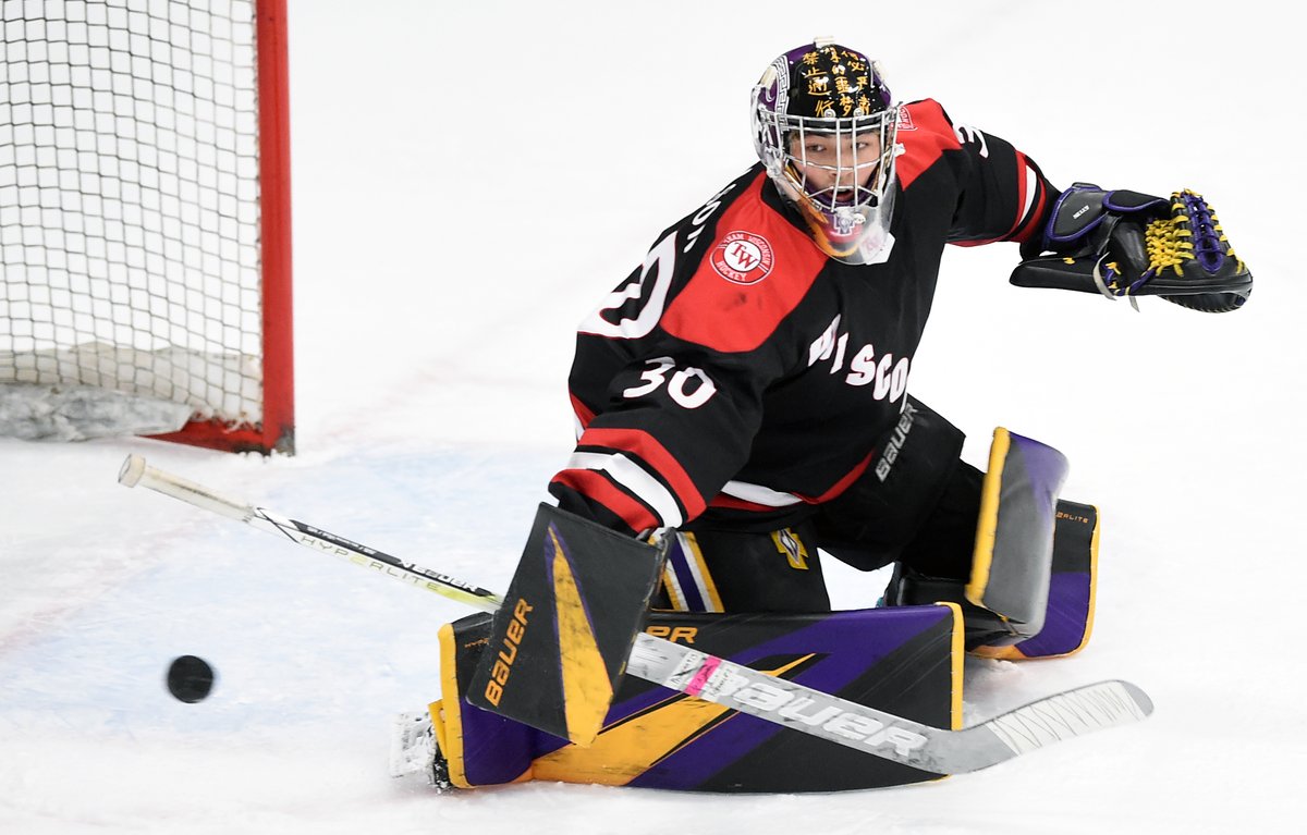 ELPuckOfficial's tweet photo. Nate Peterson @SaberBoysHockey has a goal for The Base and Cooper Simon (Brookfield) one for Team Wisconsin as the teams are tied 1-1 entering the second period.
Boxscore: https://t.co/j3xrB1BLcu
Photos: https://t.co/1WLiqbiqYt https://t.co/WUESRNE3c6