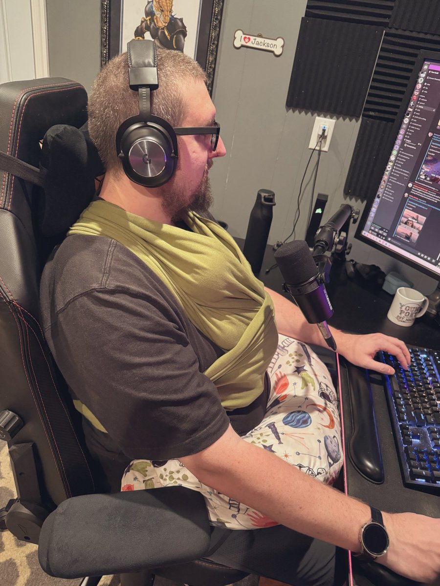 thattayloregurl's tweet photo. @BrewsephWoW has achieved peak gamer dad status! 🥰 https://t.co/l6omoY6LSr