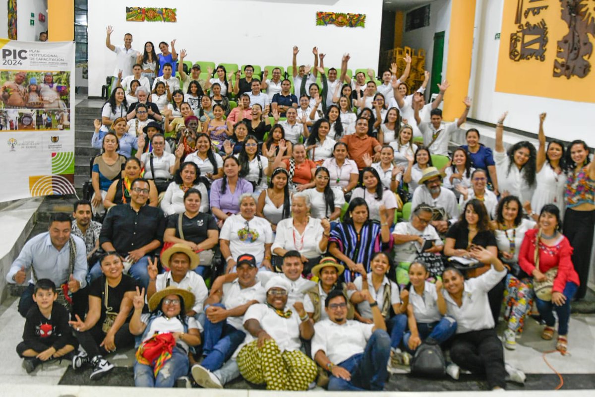 URestitucion's tweet photo. 🧵| Para finalizar este diplomado📄, se escucharon las voces de las mujeres y lideresas participantes. Estos espacios son fundamentales para que, en conjunto, se construya un camino hacia la paz con garantía de derechos y libre de violencias.🫱🏼‍🫲🏽👏🏼 https://t.co/wHosSz1VRX