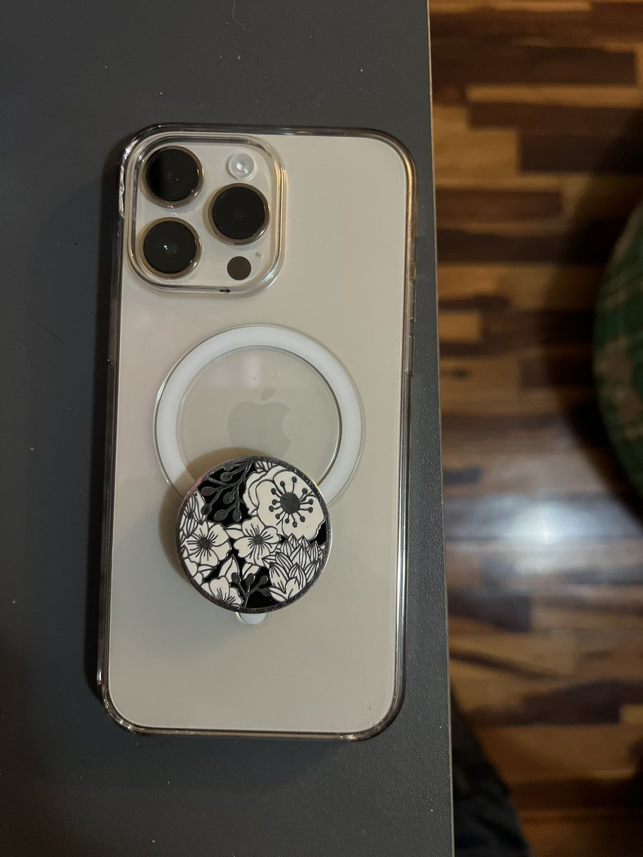 carlosportal25's tweet photo. Hola gente que todo lo puede, ayúdenme a encontrar al dueño(a) de este celular que encontré en Magdalena hoy por la tarde, estuve esperando que llamaran pero nada hasta el momento, se agradece el RT. https://t.co/dUDqKQwb6U
