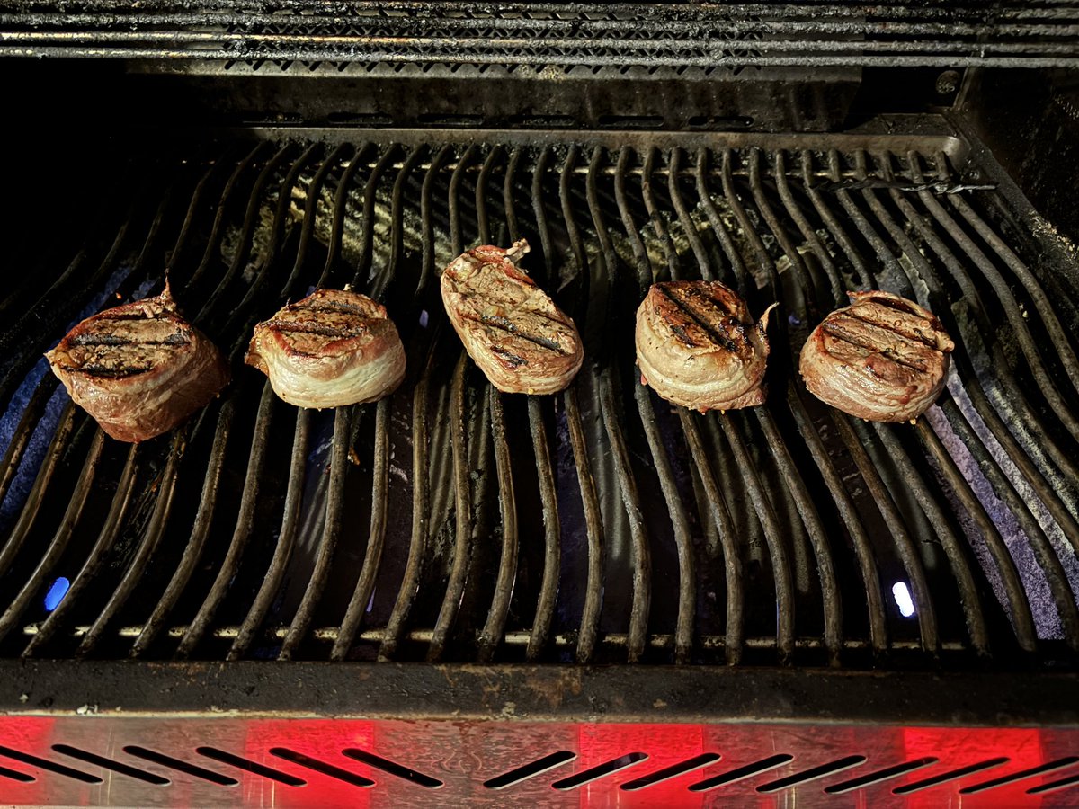 Saturday night steak night! 
Mmmmm #canadianbeef #pickthebeefwiththeleaf
<a href="/CanCattle/">Canadian Cattle Association</a> <a href="/CanadianBeef/">Canadian Beef</a> <a href="/BeefFarmersON/">Beef Farmers of Ontario</a> <a href="/ONCornFedBeef/">OntarioCornFedBeef</a>