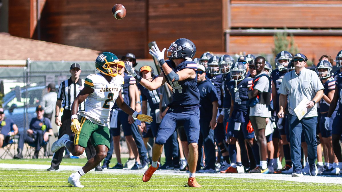 Flynn Schiele's 297 receiving yards today were the most in @ncaadii and the second-most in all of college football this season.

#HelluvaEngineer⚒️