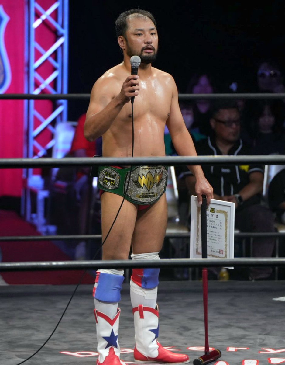 WDW6人タッグ選手権試合

佐々木 幹矢

※最後は佐々木選手のジャーマン
で勝負が決まり１年ぶりに道頓堀プロレスにベルトが帰ってきた。
会場は大「幹矢｣コール！
マイクを手に取り
「・・勝ったぞ！｣と絶叫。

#道頓堀プロレス
2024.09.01 道頓堀プロレス
大阪・世界館