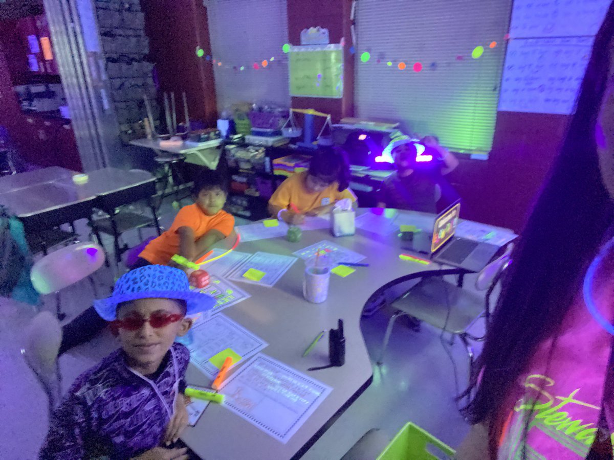 Rock your school was yesterday 
We did Glow Day 🤍
#SCE #ESL #rockyourschool #makelearningfun #glow #glowday