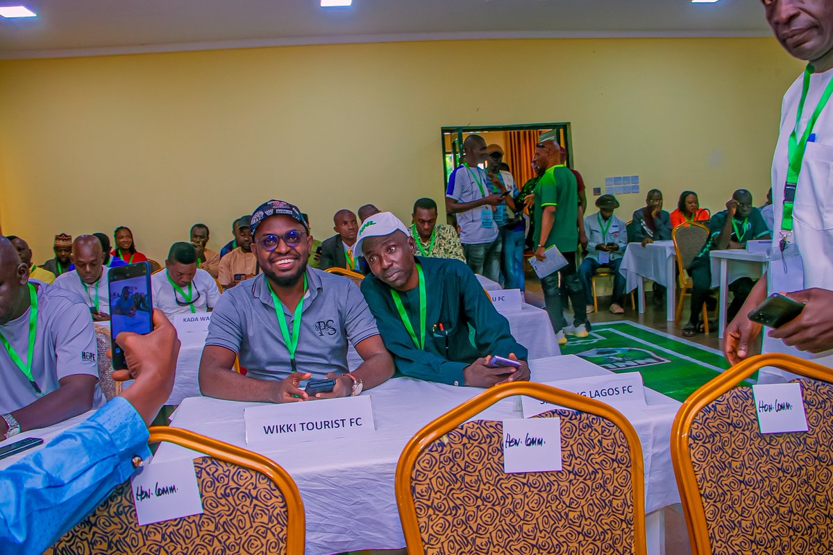 NIGERIA NATIONAL LEAGUE AGM/DRAWS: Jatau Led a High-Powered Delegation to Declare Session Open

The Deputy Governor of Bauchi State, His Excellency Rt. Hon. Auwal Jatau (Madugun Katagum), led a high-powered government delegation to officially declare the event open. 
#YouthLead