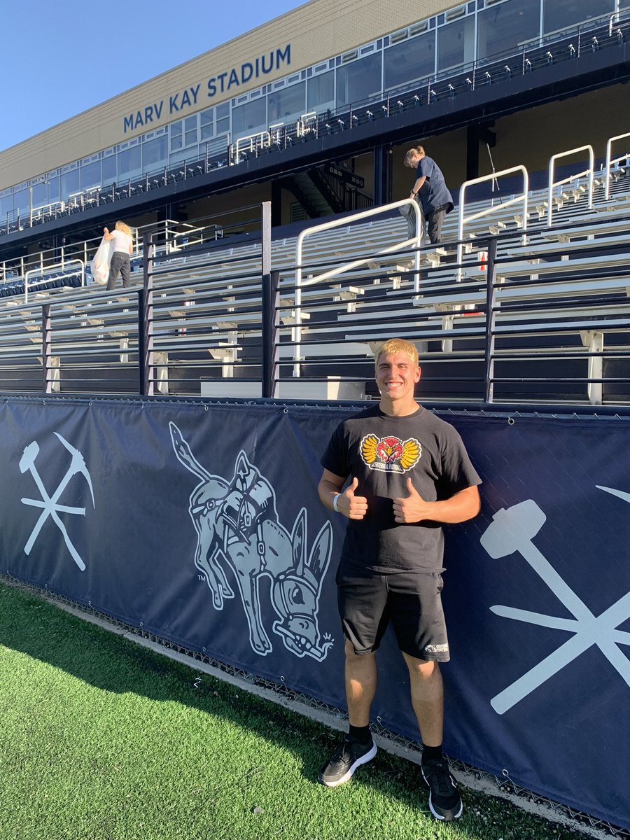 luke_matherly's tweet image. Thank you @MinesFootball for having me out for your game vs Black Hills State! Great experience and thank you @coachTthomas6 for taking time out to speak with me. Nice being back in Golden!
@coach_sterbick @Angrybirdfb