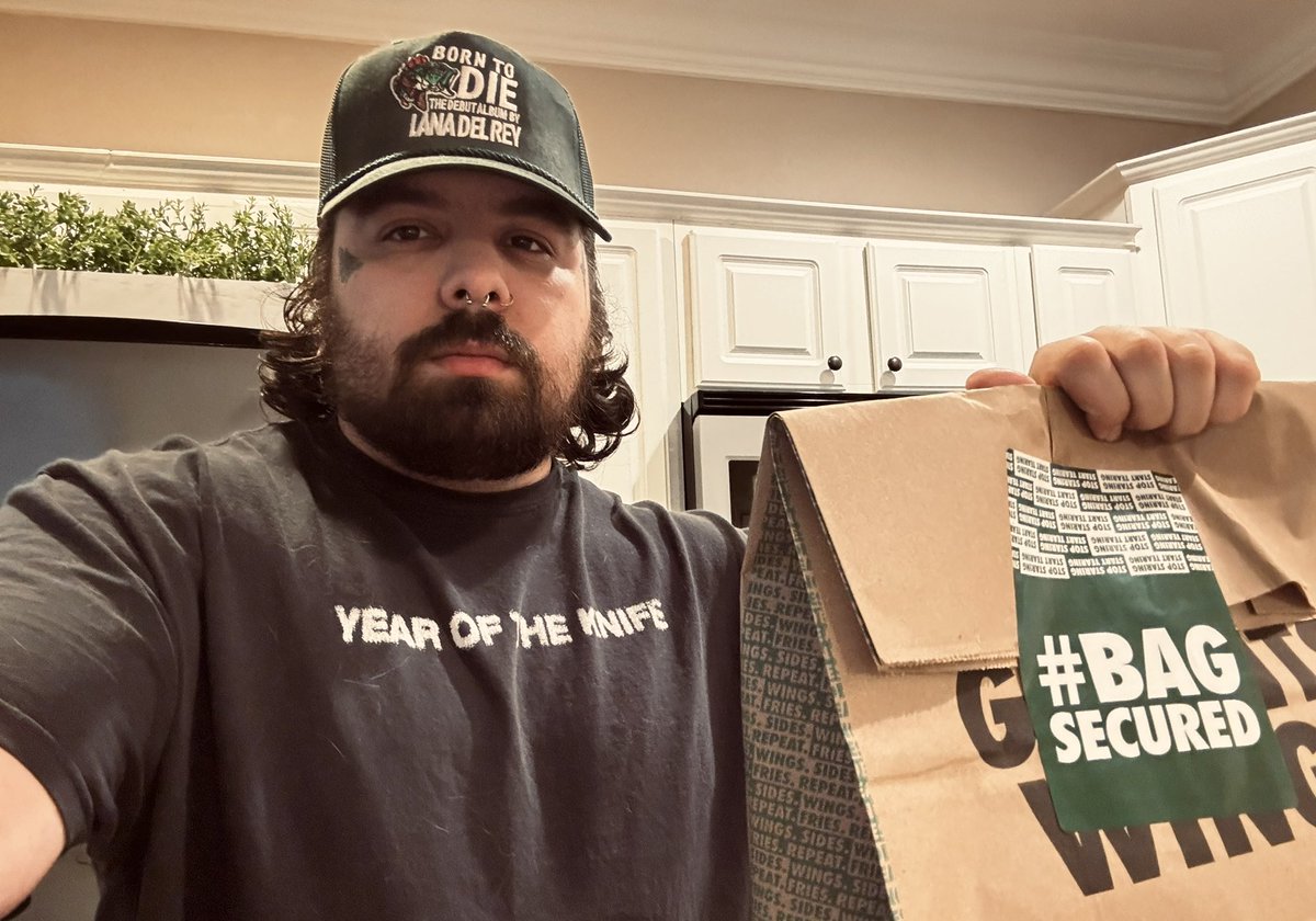 yamixyugi's tweet photo. #theysaiditcouldntbedone #hadtodoittoem #wingstop #fortnite https://t.co/GjgpsmfP9B