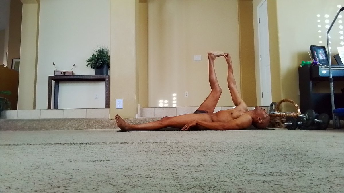 mostdaringyoga's tweet photo. My flexibility is improving as I recover from my injury.🙂🙂 https://t.co/PrczEEwc5m