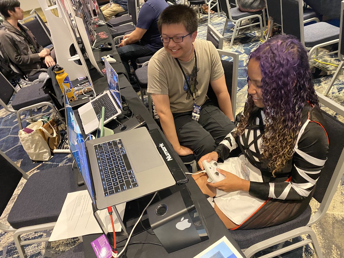 Touhou cosplayer playing an indie Touhou game? At <a href="/magwestofficial/">MAGWest | See You Next Year!👋🏻😎</a>? It's more likely than you think! (Thanks for stopping by the Touhou Danmaku Maze booth, <a href="/zephrily/">Zephrily❀ (Moved to BSky)</a>, and to everyone else who has visited as well!) (for those reading this and not aware: I did the music for this!)