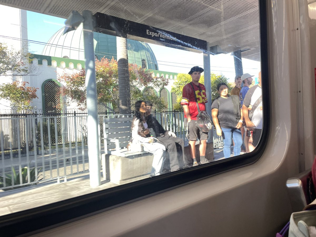 i was going to board the westbound <a href="/metrolosangeles/">Metro Los Angeles</a> E line at vermont until i saw the crowds waiting on the platform... and at the USC station, too! 😱😱 so i had to bike back to USC jefferson to guarantee myself a seat. fun times! #USCwisconsinfootball