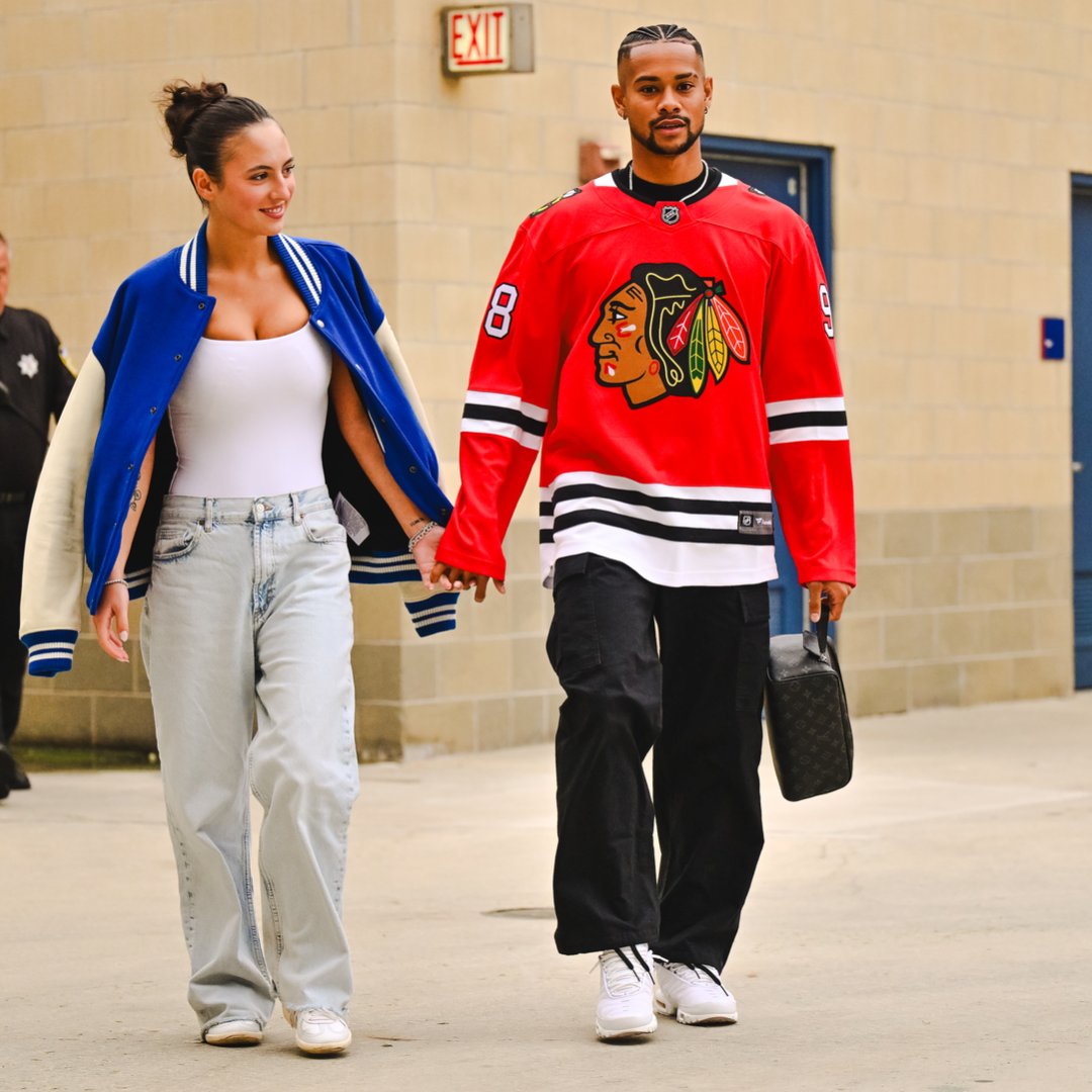 ChicagoFire's tweet photo. .@Ari_Lassiter15: Man of his word 🤝 @NHLBlackhawks https://t.co/bA77XtW4IS