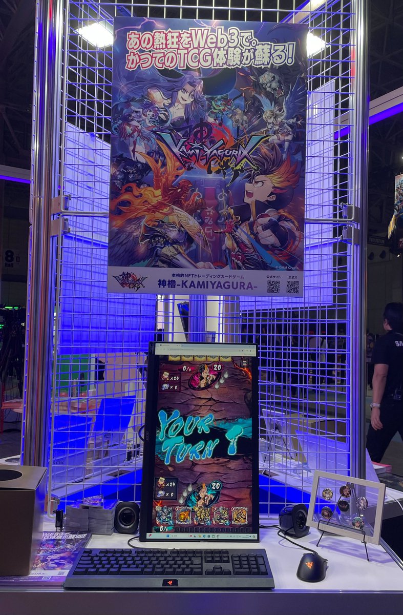 KAMIYAGURA_JP's tweet photo. ／ #東京ゲームショウ 
#YGGJapan ブース(Hall7)に出展中！ 
＼ 
本日最終日、ブースオープンしました！

試遊台を遊んでいただいた方に缶バッジ、
Xのフォローでステッカーをプレゼント！  
ぜひお立ち寄りください。  

#KAMIYAGURA #TCG #TGS2024 #TokyoGameShow2024