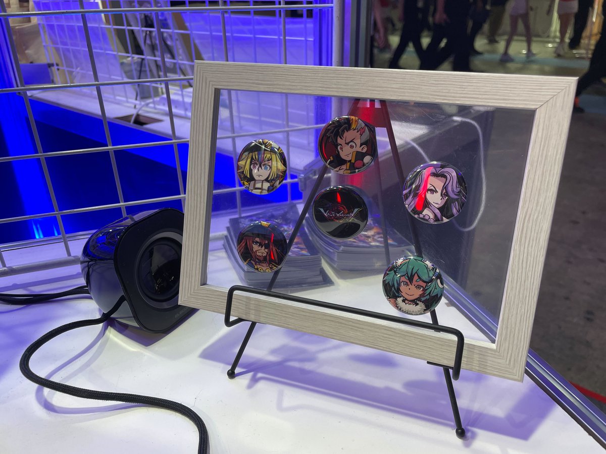 KAMIYAGURA_JP's tweet photo. ／ #東京ゲームショウ 
#YGGJapan ブース(Hall7)に出展中！ 
＼ 
本日最終日、ブースオープンしました！

試遊台を遊んでいただいた方に缶バッジ、
Xのフォローでステッカーをプレゼント！  
ぜひお立ち寄りください。  

#KAMIYAGURA #TCG #TGS2024 #TokyoGameShow2024