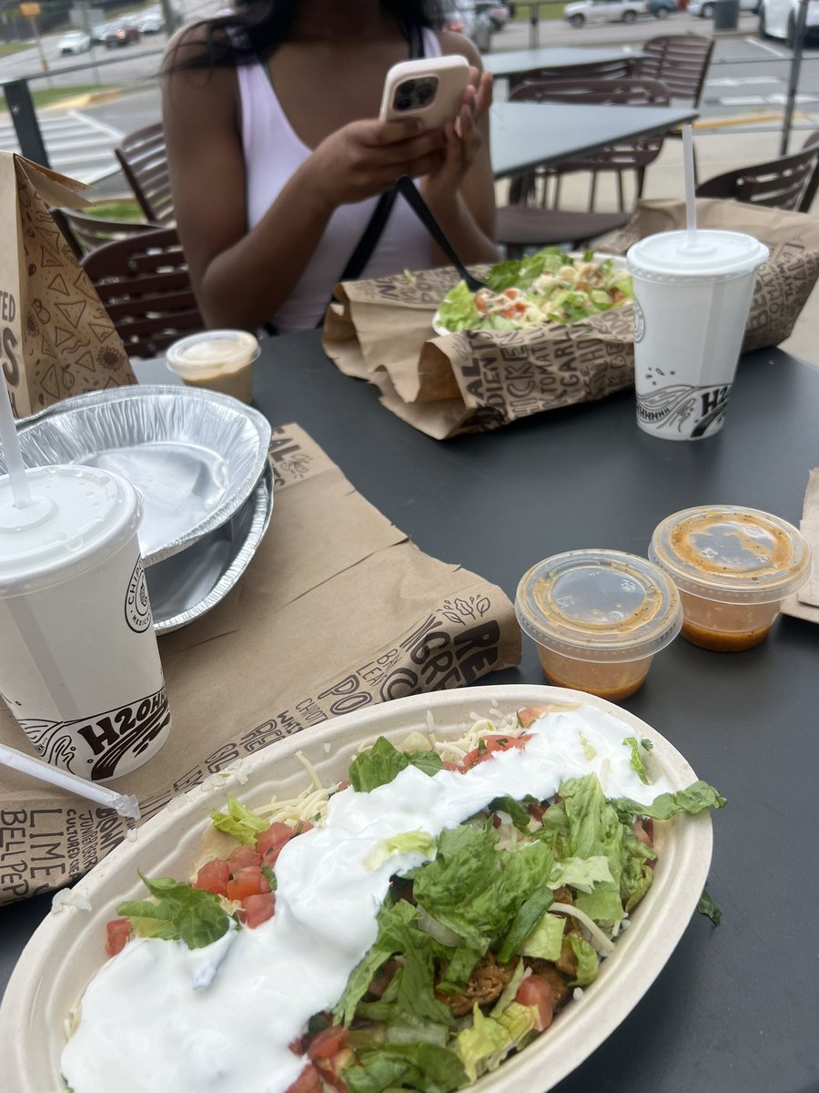 Nyfinsta's tweet photo. one thing about it, me and my bestie ain’t waiting on no nigga. https://t.co/UxYEGlMLdW