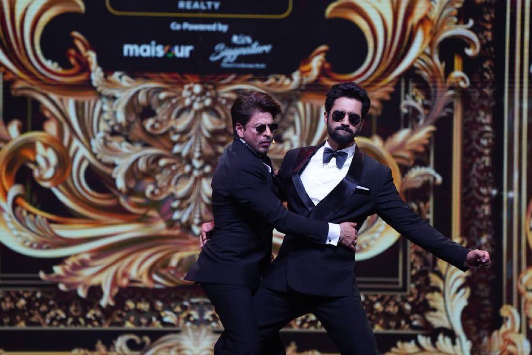 SRKCHENNAIFC's tweet photo. Them 😍❤️🫶🏻

The hosts of the evening at #IIFA2024 were absolutely amazing 🤩 👏🏻

#ShahRukhKhan𓀠 @iamsrk @vickykaushal09 https://t.co/ufFSlbQFWT