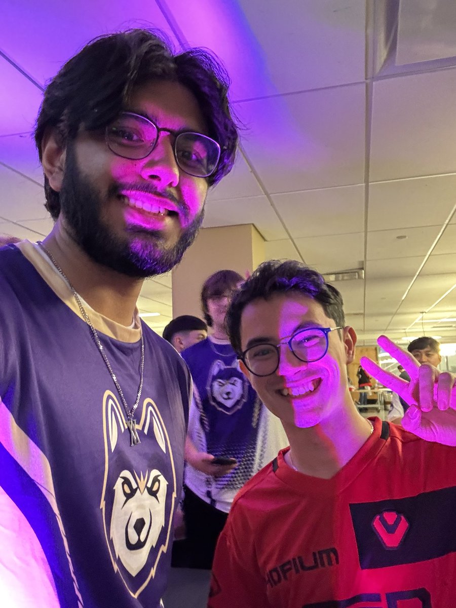 UW Vardizzle tweet media