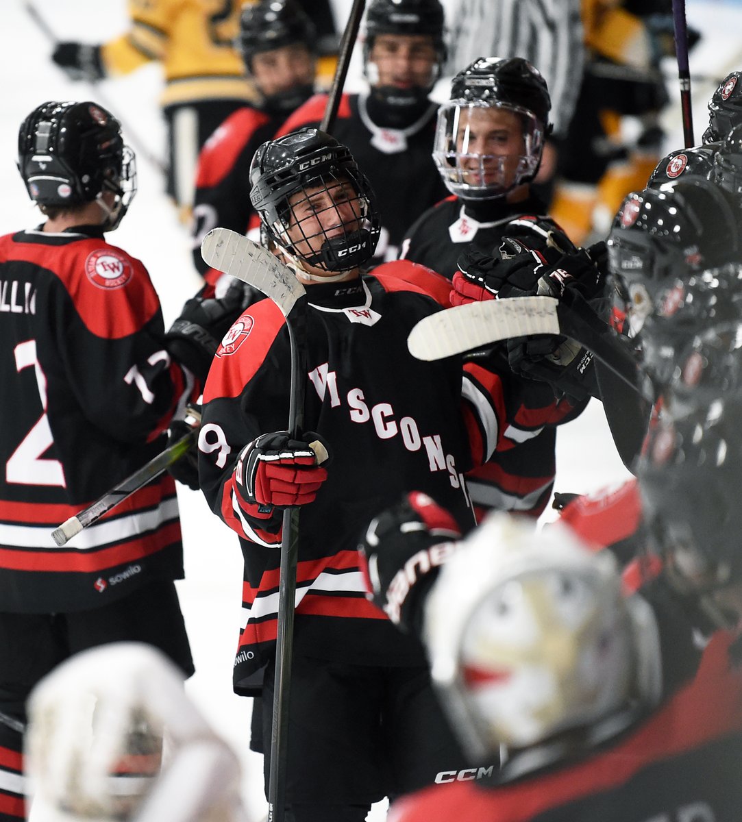 ELPuckOfficial's tweet photo. Carter Drexler (Stevens Point) scored the go-ahead goal in the third period as Team Wisconsin beat The Base 5-2. 
Boxscore: https://t.co/H3zyx0hSO2
Photos: https://t.co/1WLiqbiqYt https://t.co/O9fUBe7Zy6