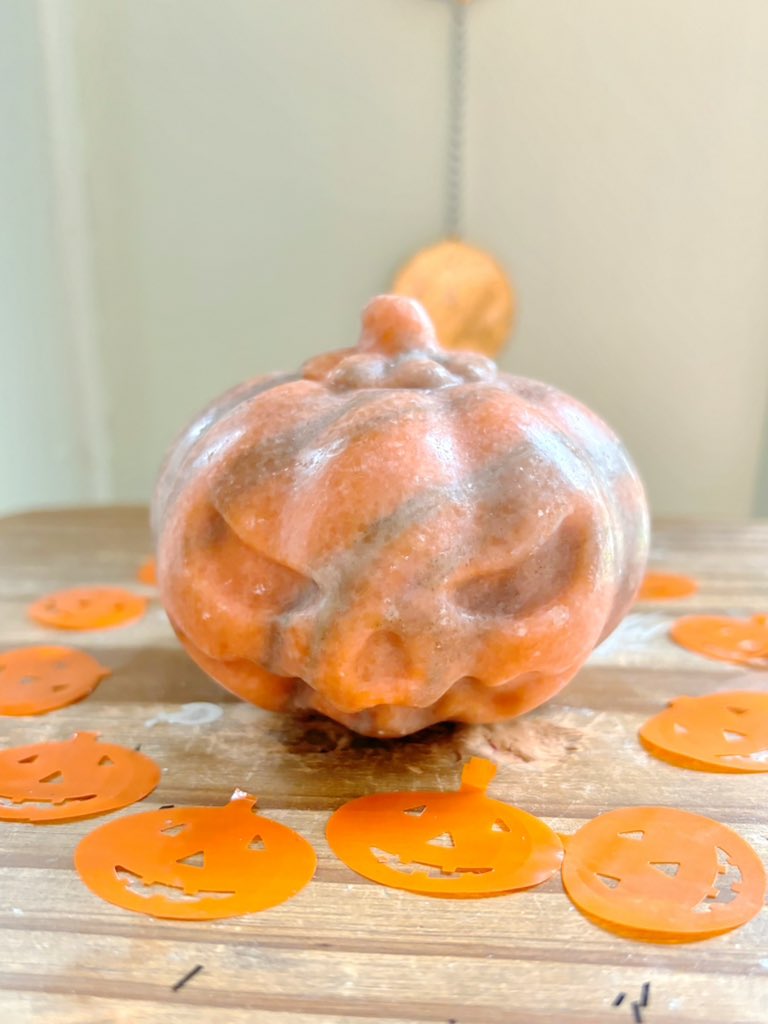 The most precious pumpkin carvings are all still available from tonight’s Halloween shop update!🎃🎃

We have Orange Calcite and Sunstone! The Orange Calcite has a hole in the bottom to put a tea light! 

VIDEOS🧵⬇️ roseandquartz.com

make sure to check out our Halloween