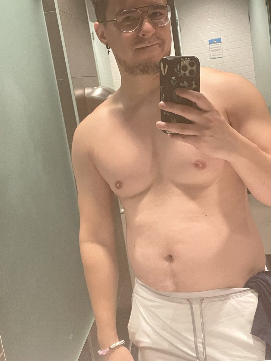 Pep_Otis's tweet photo. Come to the gym with me? https://t.co/LkcsEWisrA