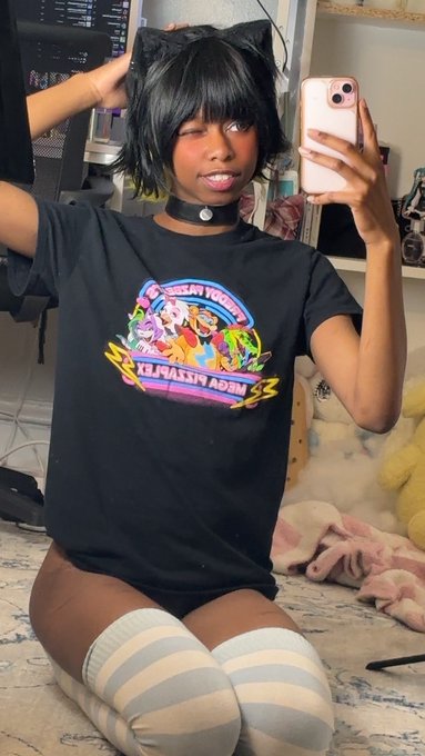 hot boys love five nights at freddy’s ✨? https://t.co/Ll777nb51b