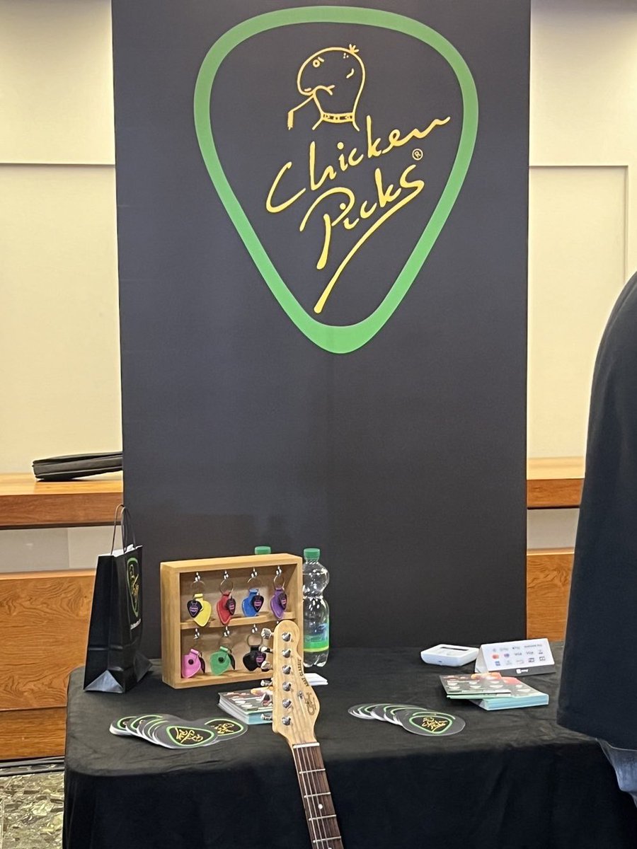 サウンドハウス (@soundhouse_jp) on Twitter photo 【Guitar Summit 2024🎸】
こちらはオランダ発のギター/ベースピックブランド、Chicken Picksのブース🇳🇱🐓
🐣明日9/30(月)まで同ブランドのSNSレビューキャンペーン実施中です!
➡️soundhouse.co.jp/news/detail?Ne…
<a href="/_ChickenPicks_/">ChickenPicks guitar picks</a> #ChickenPicks #GuitarSummit #サウンドハウス #ギターピック 【Guitar Summit 2024🎸】
こちらはオランダ発のギター/ベースピックブランド、Chicken Picksのブース🇳🇱🐓
🐣明日9/30(月)まで同ブランドのSNSレビューキャンペーン実施中です!
➡️soundhouse.co.jp/news/detail?Ne…
<a href="/_ChickenPicks_/">ChickenPicks guitar picks</a> #ChickenPicks #GuitarSummit #サウンドハウス #ギターピック