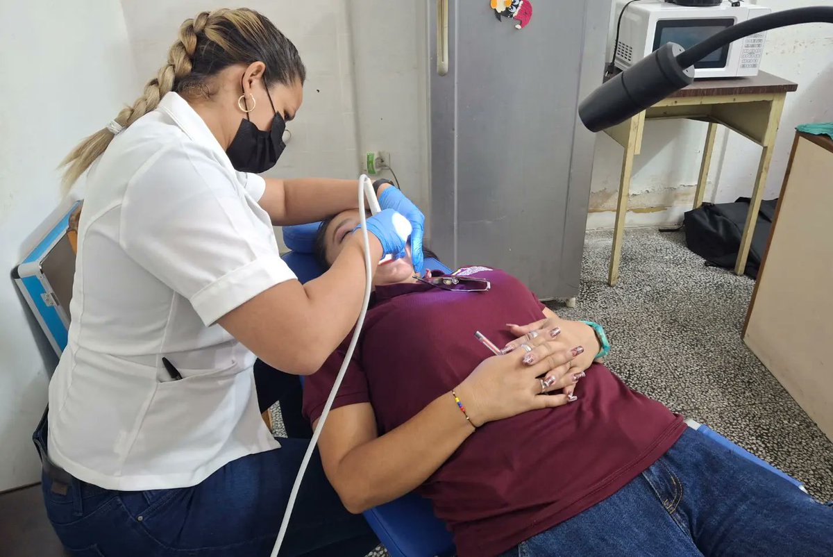 ¡Atención integral! 🩺

@Ipasme_Mcbo desarrolló Jornada "IPASME va a la Escuela" en la ETC Jesús Enrique Lossada, del municipio Maracaibo.

En articulación con el @CDCEZulia, Guardia del Pueblo, IDENNA, Misión Robinsón y demás entes adscritos, se atendió al personal docente.